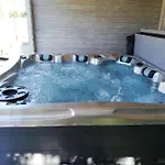 Chez Lisa Avec Jaccuzi